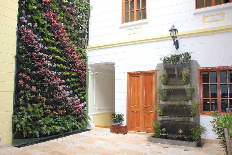 Hotel Santa Lucia Boutique Spa Bogotá Dış mekan fotoğraf Vertical garden in a courtyard