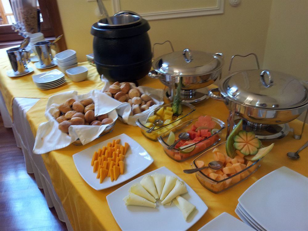 Hotel Santa Lucia Boutique Spa Bogotá Dış mekan fotoğraf A buffet